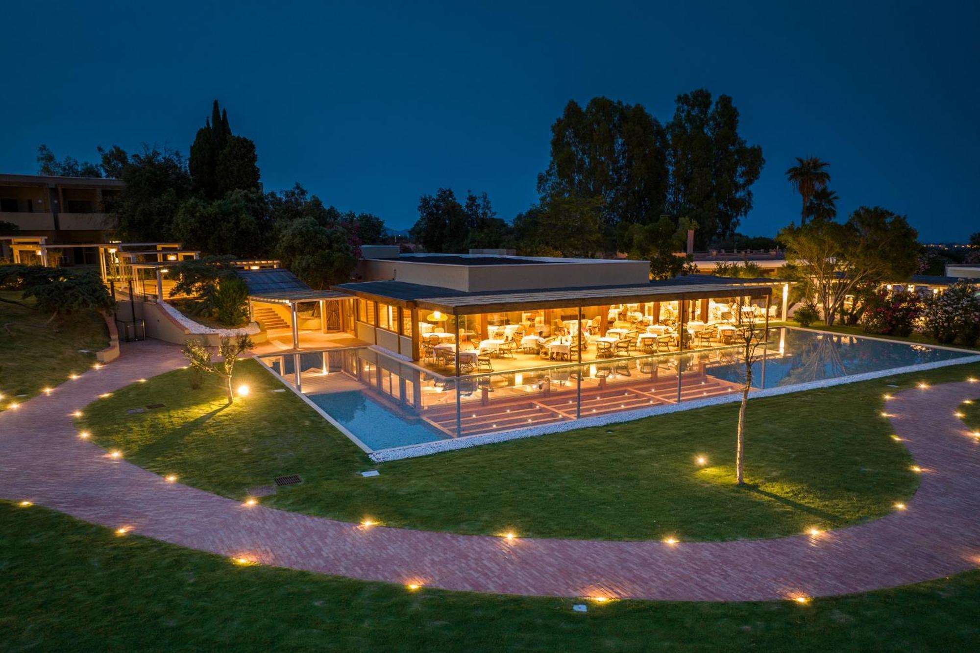 Is Molas Resort بولا المظهر الخارجي الصورة